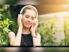 Noise Cancellation Headphones से बढ़ सकता है एक्सीडेंट का खतरा? जानिए क्या कहते हैं एक्सपर्ट्स