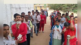 Nikay Election: कहीं ईवीएम खराब, तो कहीं मतदान के लिए लंबा इंतजार, कड़ी सुरक्षा के बीच जारी है मतदान