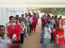 Nikay Election: कहीं ईवीएम खराब, तो कहीं मतदान के लिए लंबा इंतजार, कड़ी सुरक्षा के बीच जारी है मतदान Nikay Election: कहीं ईवीएम खराब, तो कहीं मतदान के लिए लंबा इंतजार, कड़ी सुरक्षा के बीच जारी है मतदान