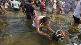 Maha Kumbh 2025 : तुरुंगातील 90 हजार कैदी महाकुंभच्या पवित्र पाण्याने स्नान करणार, कसं शक्य होणार? काय आहे योगी सरकारचा प्लान