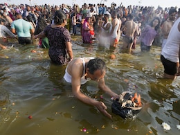 Maha Kumbh 2025 : तुरुंगातील 90 हजार कैदी महाकुंभच्या पवित्र पाण्याने स्नान करणार, कसं शक्य होणार? काय आहे योगी सरकारचा प्लान Maha Kumbh 2025 : तुरुंगातील 90 हजार कैदी महाकुंभच्या पवित्र पाण्याने स्नान करणार, कसं शक्य होणार? काय आहे योगी सरकारचा प्लान
