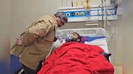Valentine Week: प्रपोज डे पर युवक ने गर्लफ्रेंड को म&zwj;िलाया फोन, फ&zwj;िर अचानक अपने ही पेट में घोप ल&zwj;िया चाकू&nbsp;