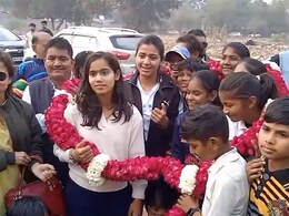 Vaishnavi Sharma in Gwalior: एमपी की शान वैष्णवी का ग्वालियर में हुआ भव्य स्वागत, अंडर 19 वर्ल्ड कप में दिखाया था हुनर Vaishnavi Sharma in Gwalior: एमपी की शान वैष्णवी का ग्वालियर में हुआ भव्य स्वागत, अंडर 19 वर्ल्ड कप में दिखाया था हुनर