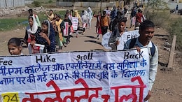 Ashok Nagar : कॉलेज लगातार बढ़ा रहा फीस, तंग छात्रों ने जमा हो कर किया विरोध, दी बड़ी चेतावनी