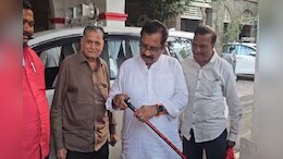 कैबिनेट मंत्री बुजुर्गों को फ्री में बांटेंगे 'जादू की छड़ी', मुसीबत में बचाएगी, बोर होंगे तो सुनाएगी गाने