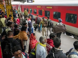 Railway Minister Initiates Trial For Crowd Control Measures At New Delhi Station Railway Minister Initiates Trial For Crowd Control Measures At New Delhi Station