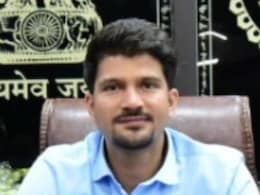Nikay Election: इस जिले के कलेक्टर की अनूठी पहल, 900 महिला कर्मचारियों के हाथों में दिया चुनाव कराने का जिम्मा, दिखेगी नारी शक्ति की झलक Nikay Election: इस जिले के कलेक्टर की अनूठी पहल, 900 महिला कर्मचारियों के हाथों में दिया चुनाव कराने का जिम्मा, दिखेगी नारी शक्ति की झलक