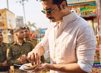 Vicky Kaushal Relishes Bihar's Iconic Street Food In Patna. Guess What