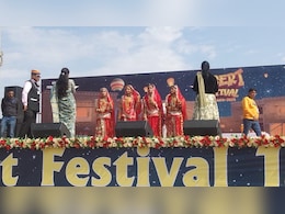 BSF के सजे ऊंट... शोभायात्रा में उमड़े लोग, मरू महोत्सव का हुआ आगाज; मिस और मिस्टर पोकरण का ऐलान BSF के सजे ऊंट... शोभायात्रा में उमड़े लोग, मरू महोत्सव का हुआ आगाज; मिस और मिस्टर पोकरण का ऐलान