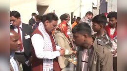 Rajasthan CM: प्रयागराज महाकुंभ में सीएम भजनलाल शर्मा ने श्रद्धालुओं को परोसा भोजन, साध्वी ऋतंभरा और कैलाशानंद गिरि&zwj; महाराज से ल&zwj;िया आशीर्वाद