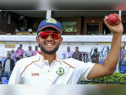 Ranji Trophy: विदर्भ के हर्ष दुबे ने रणजी ट्रॉफी में रचा इतिहास, कारनामा करने वाले 91 साल में पहले गेंदबाज बने Ranji Trophy: विदर्भ के हर्ष दुबे ने रणजी ट्रॉफी में रचा इतिहास, कारनामा करने वाले 91 साल में पहले गेंदबाज बने