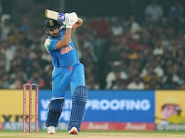 IND vs ENG: सिक्सर किंग रोहित शर्मा ने बनाया नया महारिकार्ड, क्रिस गेल को छोड़ा पीछे IND vs ENG: सिक्सर किंग रोहित शर्मा ने बनाया नया महारिकार्ड, क्रिस गेल को छोड़ा पीछे