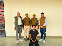 दौसा: महिलाओं की अश्लील VIDEO बना ठगने वाला गिरफ्तार, करीब 40 महिलाओं को कर चुका ब्लैकमेल दौसा: महिलाओं की अश्लील VIDEO बना ठगने वाला गिरफ्तार, करीब 40 महिलाओं को कर चुका ब्लैकमेल