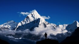 4 Ex-Military Friends Plan To Climb Everest In A Week Using Anaesthetic Gas