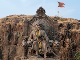 Chhatrapati Shivaji Maharaj Jayanti 2025: अफजल खानाचा वध ते 18 वरून 260 किल्ल्यांचे स्वराज्य; शिवरायांची शौर्यगाथा Chhatrapati Shivaji Maharaj Jayanti 2025: अफजल खानाचा वध ते 18 वरून 260 किल्ल्यांचे स्वराज्य; शिवरायांची शौर्यगाथा