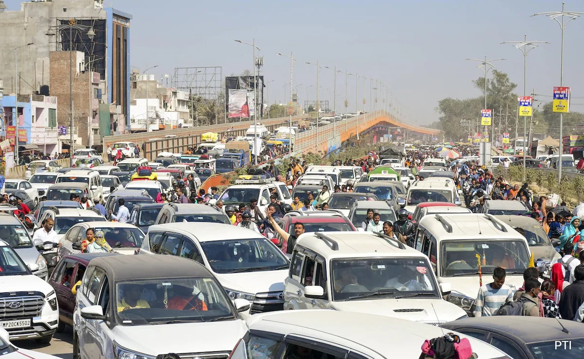 300-km Traffic Jam To Maha Kumbh? Vehicles Reportedly Stuck For 48 Hours 300-km Traffic Jam To Maha Kumbh? Vehicles Reportedly Stuck For 48 Hours
