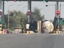 LPG गैस से भरा टैंकर पलटा... आधा किलोमीटर तक खाली कराया गया इलाका, याद आया 'जयपुर गैस कांड' LPG गैस से भरा टैंकर पलटा... आधा किलोमीटर तक खाली कराया गया इलाका, याद आया 'जयपुर गैस कांड'