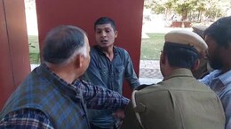 अलवर के मिनी सचिवालय में आत्मदाह की कोशिश, कहा- पुलिस ने 22 हजार रुपए लिए, फिर भी नहीं कर रही कार्रवाई