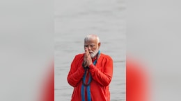 Prayagraj Mahakumbh mela 2025: प्रधानमंत्री नरेंद्र मोदी ने संगम में लगाई डुबकी, साथ में रहे योगी; हाथ ह&zwj;िलाकर श्रद्धालुओं का क&zwj;िया अभ&zwj;िवादन&nbsp;