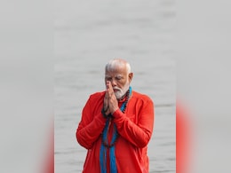 Prayagraj Mahakumbh mela 2025: प्रधानमंत्री नरेंद्र मोदी ने संगम में लगाई डुबकी, साथ में रहे योगी; हाथ हिलाकर श्रद्धालुओं का किया अभिवादन  Prayagraj Mahakumbh mela 2025: प्रधानमंत्री नरेंद्र मोदी ने संगम में लगाई डुबकी, साथ में रहे योगी; हाथ हिलाकर श्रद्धालुओं का किया अभिवादन
