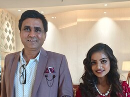महाकुंभ की मोनालिसा 7 स्टार होटल के रेस्टोरेंट में कुछ यूं सजधज कर नाश्ता करने पहुंची, खूब वायरल हो रही फोटो महाकुंभ की मोनालिसा 7 स्टार होटल के रेस्टोरेंट में कुछ यूं सजधज कर नाश्ता करने पहुंची, खूब वायरल हो रही फोटो