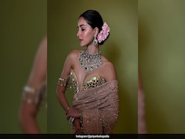 Ananya Panday's Corset Blouse Is The Highlight Of Her Pink <i>Chikankari Saree</i> Look Ananya Panday's Corset Blouse Is The Highlight Of Her Pink <i>Chikankari Saree</i> Look