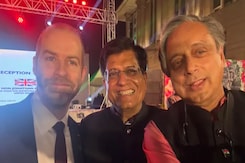 Shashi Tharoor's Selfie With Union Minister Sparks Buzz After Strong Message To Congress Shashi Tharoor's Selfie With Union Minister Sparks Buzz After Strong Message To Congress