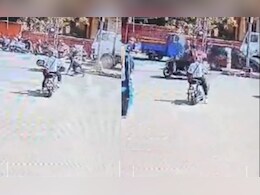 VIDEO : अजमेर में स्कूटी को तेज रफ्तार कार ने पहले मारी टक्कर, फिर डिवाइडर से टकराकर कर पलटी VIDEO : अजमेर में स्कूटी को तेज रफ्तार कार ने पहले मारी टक्कर, फिर डिवाइडर से टकराकर कर पलटी