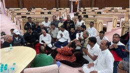 Dadi Remark Row: राजस्थान विधानसभा के नए कारपेट से कांग्रेस विधायकों को हुई एलर्जी, डॉक्टर बुलाकर कराई जांच