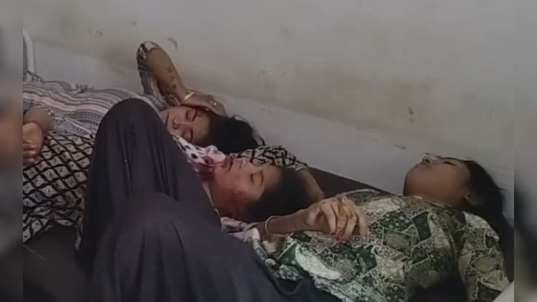 बुरहानपुर में मजदूरों से भरा वाहन हुआ हादसे का शिकार, दर्द से करहाते पहुंचे अस्पताल तो नहीं था कोई डॉक्टर