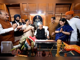 शराब घोटाला से 'शीशमहल' तक... दिल्ली विधानसभा में CAG रिपोर्ट से 'आप' सरकार के कामकाज पर उठेंगे सवाल? शराब घोटाला से 'शीशमहल' तक... दिल्ली विधानसभा में CAG रिपोर्ट से 'आप' सरकार के कामकाज पर उठेंगे सवाल?