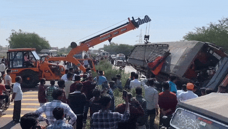 Accident In Rajasthan: नशे में था ड्राइवर, बारां में पलटी स्लीपर बस, करीब दो दर्जन से ज़्यादा यात्री हुए घायल&nbsp;