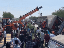 Accident In Rajasthan: नशे में था ड्राइवर, बारां में पलटी स्लीपर बस, करीब दो दर्जन से ज़्यादा यात्री हुए घायल  Accident In Rajasthan: नशे में था ड्राइवर, बारां में पलटी स्लीपर बस, करीब दो दर्जन से ज़्यादा यात्री हुए घायल