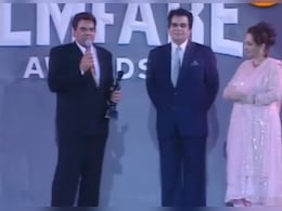 VIDEO: धर्मेंद्र को जब मिला लाइफ टाइम अचीवमेंट अवार्ड, पास खड़े दिलीप कुमार के साथ किया कुछ ऐसा, सायरा बानो भी रह गईं हैरान