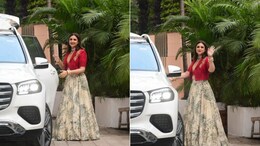 Parineeti Chopra Is Keeping Her Modern <i>Lehenga</i> Edgy Without A <i>Dupatta</i>