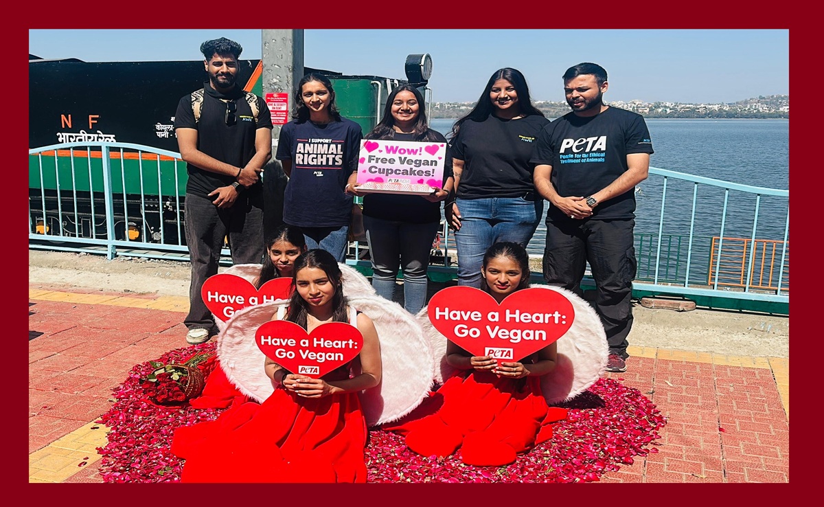 Happy Valentine Day 2025: वैलेंटाइन डे पर PETA इंडिया ने भोपाल में दिए खास गिफ्ट व मैसेज, कहा- वीगन बनें