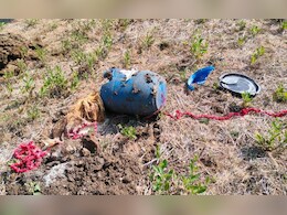 Naxal Activity: छत्तीसगढ़ में सुरक्षा बलों की बड़ी कामयाबी, माओवादियों का 25 KG आईईडी डिफ्यूज Naxal Activity: छत्तीसगढ़ में सुरक्षा बलों की बड़ी कामयाबी, माओवादियों का 25 KG आईईडी डिफ्यूज