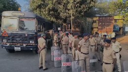 Nashik News : नाशिकमधील धार्मिक स्थळाजवळील अतिक्रमण हटवलं,मात्र हिंदू संघटनांच्या आक्रमकतेमुळे तणाव कायम