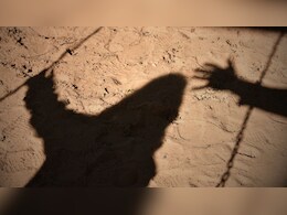 Crime : घर में अकेला देख घुसा आरोपी, हवस का शिकार बना कर भागा... अब पुलिस ने दबोचा