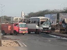 Rajasthan: सीकर में CNG से भरे ट्रक और बस में भीषण टक्कर, गैस रिसाव के कारण नेशनल हाईवे बंद Rajasthan: सीकर में CNG से भरे ट्रक और बस में भीषण टक्कर, गैस रिसाव के कारण नेशनल हाईवे बंद