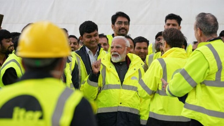 In France, PM Visits Largest Scientific Project That Aims To Build Mini Sun