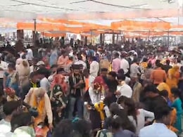 Mukhyamantri Samuhik Vivah: सोनकच्छ में 332 जोड़ों का सामूहिक विवाह, पति-पत्नी को दिया गया 49000 का चेक Mukhyamantri Samuhik Vivah: सोनकच्छ में 332 जोड़ों का सामूहिक विवाह, पति-पत्नी को दिया गया 49000 का चेक