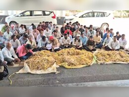 'खेत में खड़ी फसलों को कोई कीटनाशक डालकर कर रहा है बर्बाद', नाराज किसानों ने कलेक्ट्रेट में ऐसे किया प्रदर्शन