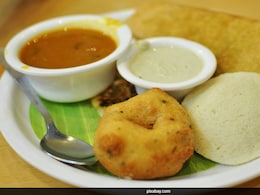 Goa Tourism 'इडली-सांबारमुळे गोव्यात आंतरराष्ट्रीय पर्यटकांची संख्या रोडावली',  आमदाराचा अजब दावा Goa Tourism 'इडली-सांबारमुळे गोव्यात आंतरराष्ट्रीय पर्यटकांची संख्या रोडावली',  आमदाराचा अजब दावा