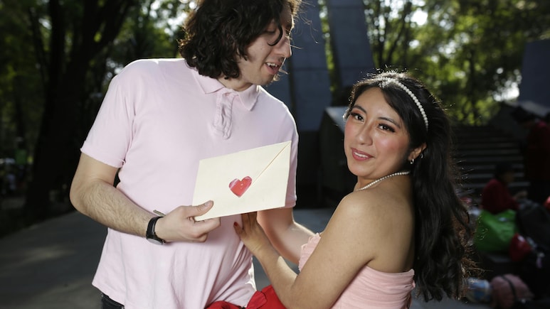 टी-शर्ट, स्नीकर्स, जींस, ट्राउजर... United Color Of Benetton लेकर आया है 999 रुपए में शानदार कलेक्शन टी-शर्ट, स्नीकर्स, जींस, ट्राउजर... United Color Of Benetton लेकर आया है 999 रुपए में शानदार कलेक्शन