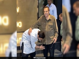 59 साल के इस सुपरस्टार ने छुए धर्मेंद्र के पैर, धरम पाजी का ऐसा आया रिएक्शन 59 साल के इस सुपरस्टार ने छुए धर्मेंद्र के पैर, धरम पाजी का ऐसा आया रिएक्शन