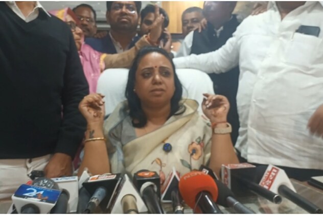 प्रेस कॉन्फ्रेंस करती हुईं महापौर. प्रेस कॉन्फ्रेंस करती हुईं महापौर.