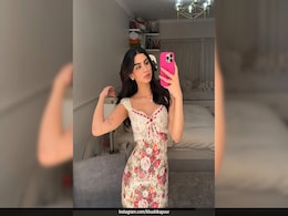 For <i>Loveyapa</i> Day, Khushi Kapoor Picks An Ivory Mini Dress With Printed Blooms And Lace Accents For <i>Loveyapa</i> Day, Khushi Kapoor Picks An Ivory Mini Dress With Printed Blooms And Lace Accents