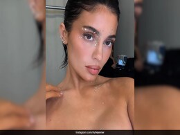 Kylie Jenner's Minimal Glam Of The Day Is Complete With A Shower Of Swarovski Crystals Kylie Jenner's Minimal Glam Of The Day Is Complete With A Shower Of Swarovski Crystals