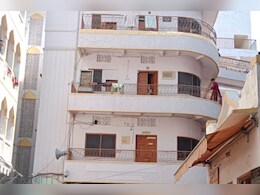 Ajmer Dargah: अजमेर दरगाह के गेस्ट हाउस में टॉयलेट में मिले युवक-युवती तो मचा हंगामा, कर्मचारियों ने वीडियो किया वायरल Ajmer Dargah: अजमेर दरगाह के गेस्ट हाउस में टॉयलेट में मिले युवक-युवती तो मचा हंगामा, कर्मचारियों ने वीडियो किया वायरल